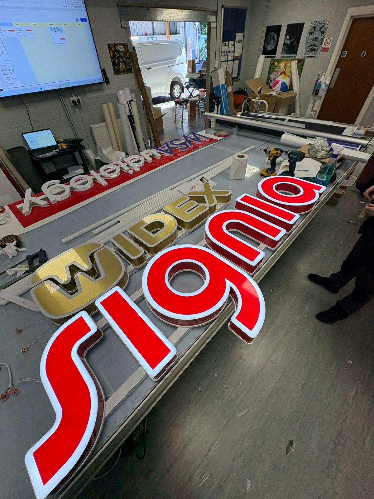Illuminated Signs: Halo-Lit, Face-Lit, Lightboxes & More
