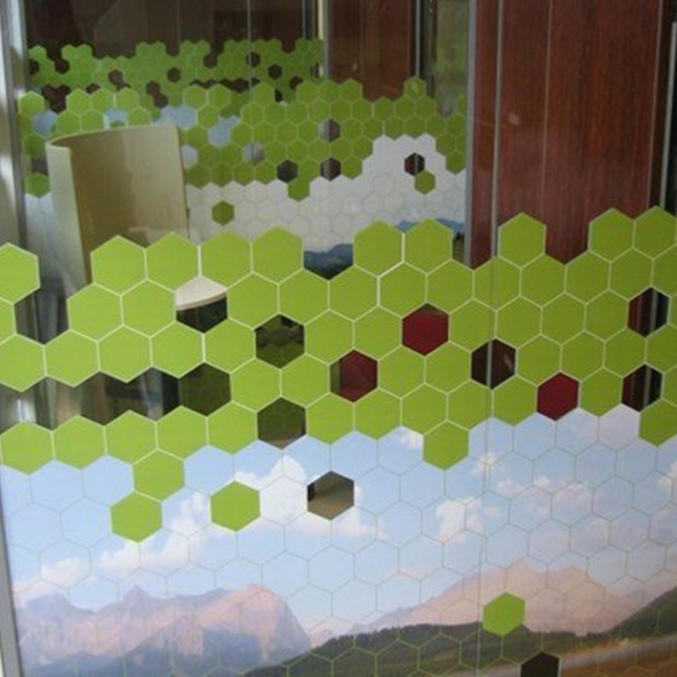 94 543 The Double Sided Graphics Incorporated A Full Colour Hillside Scene With Vector Shaped Grass And Hon