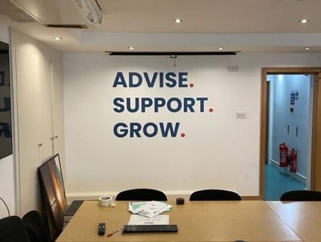 High Tak Printed Wall Vinyl With Matt Laminate Seal Twickenham