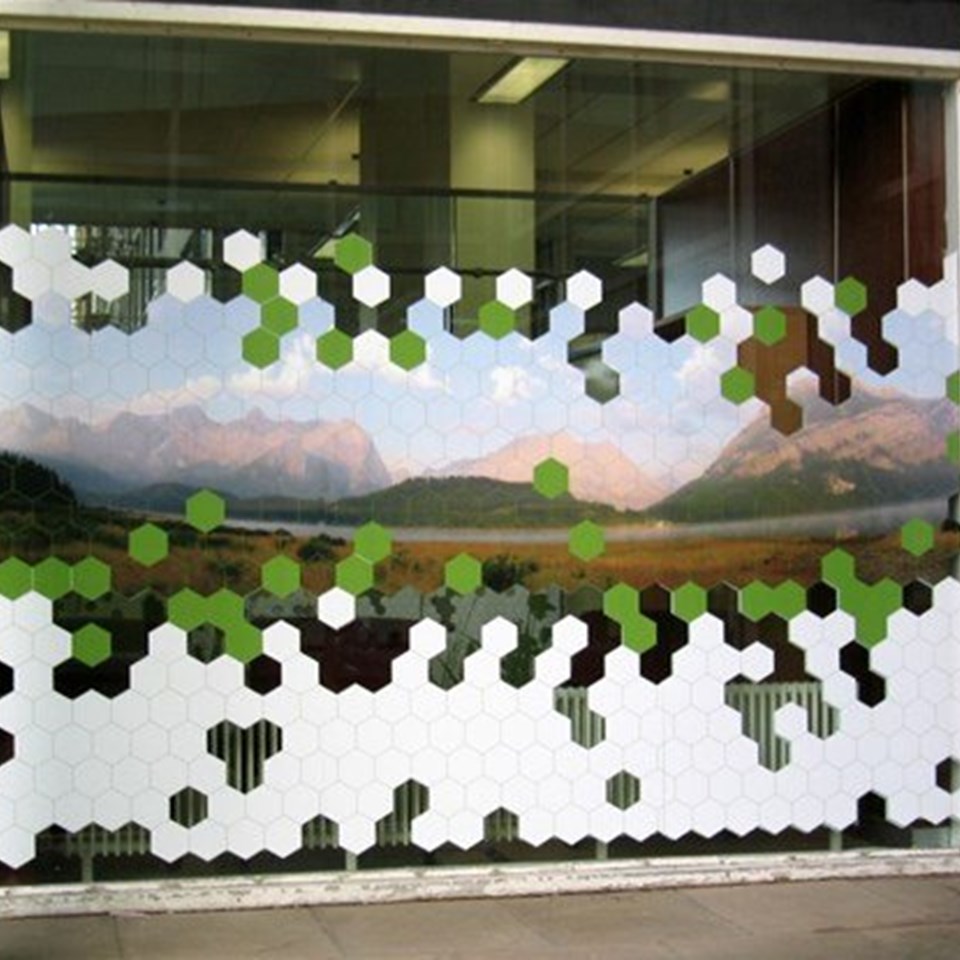 94 548 The Double Sided Graphics Incorporated A Full Colour Hillside Scene With Vector Shaped Grass And Hon