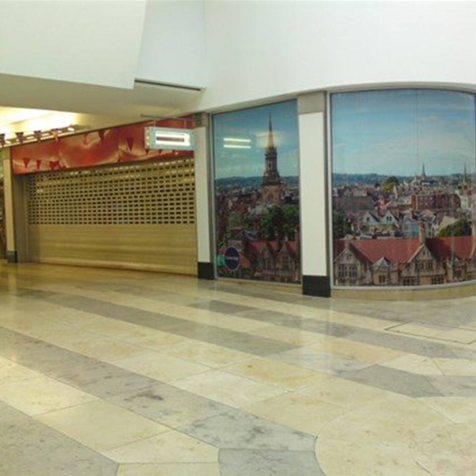 173 856 Clarendon Shopping Centre