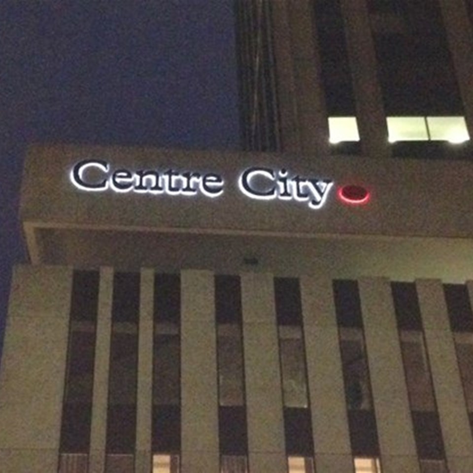 204 956 Centre City Led Halo Illuminated Letters (1)