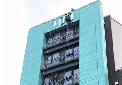 Abseil Rope Team Installation The 100 Apartments Signs Express Leicester
