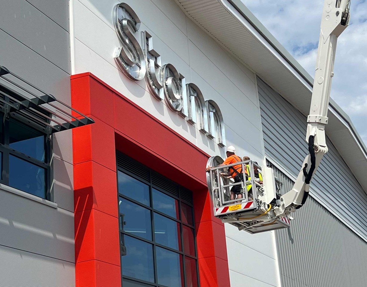 Stannah - Exterior Signage - Southampton (1)
