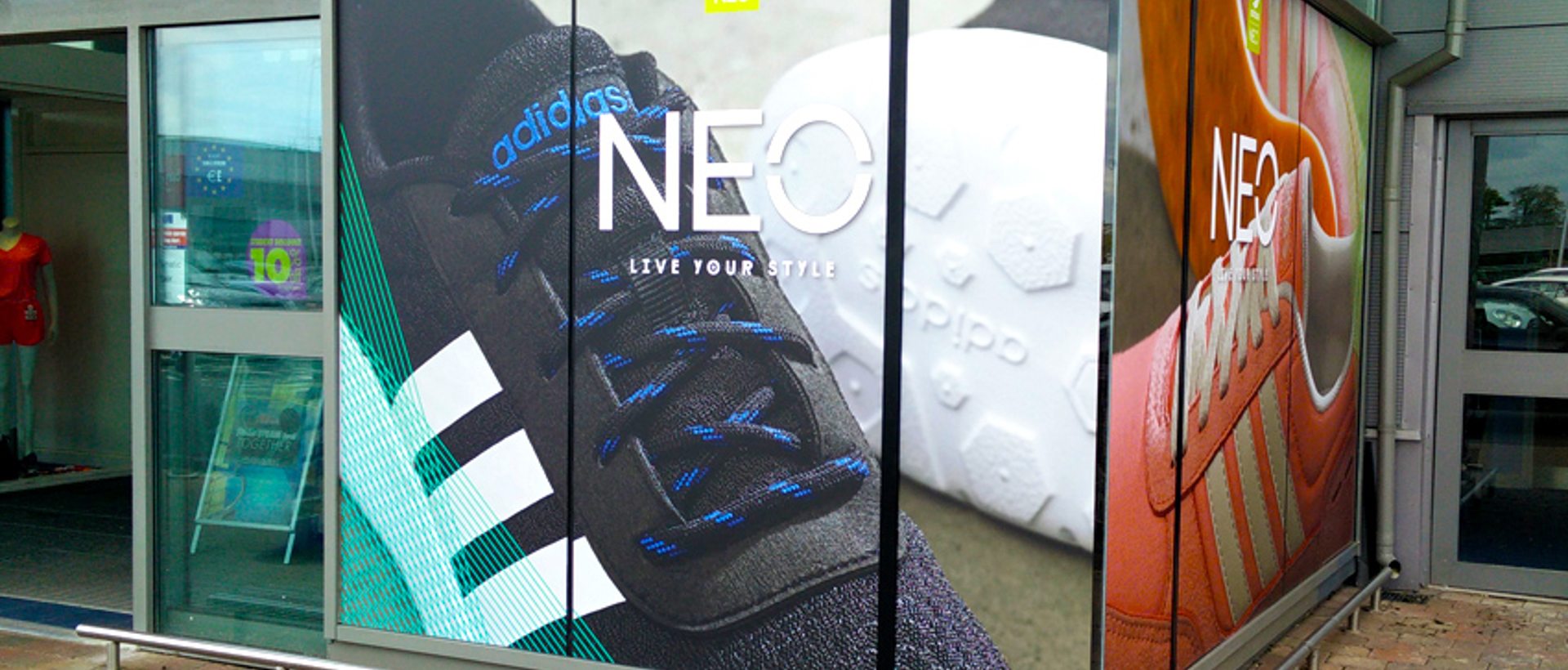 Full colour window graphics